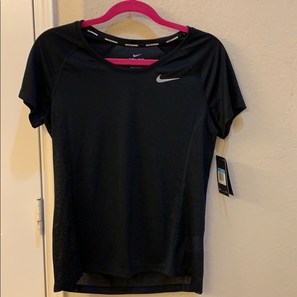 Nike Black Friday-fit top
